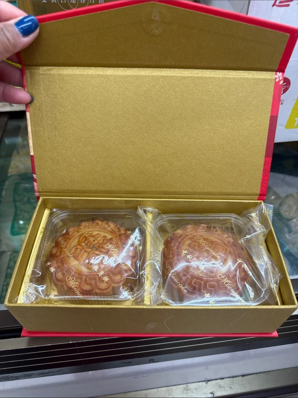 Gold Mooncake Gift Box - Traditional Pastry for Men